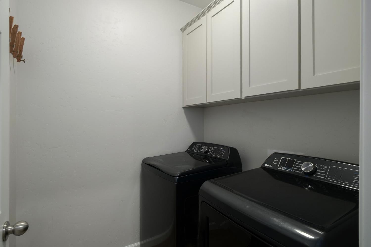 775 Kimball Ln, Hanford, CA 93230