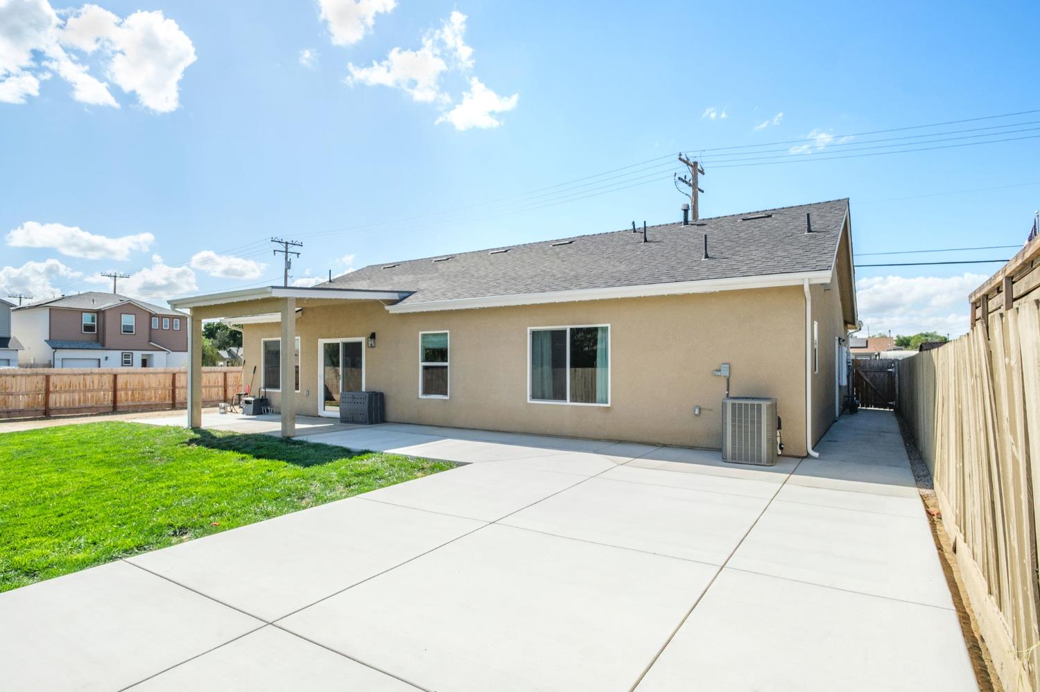 775 Kimball Ln, Hanford, CA 93230