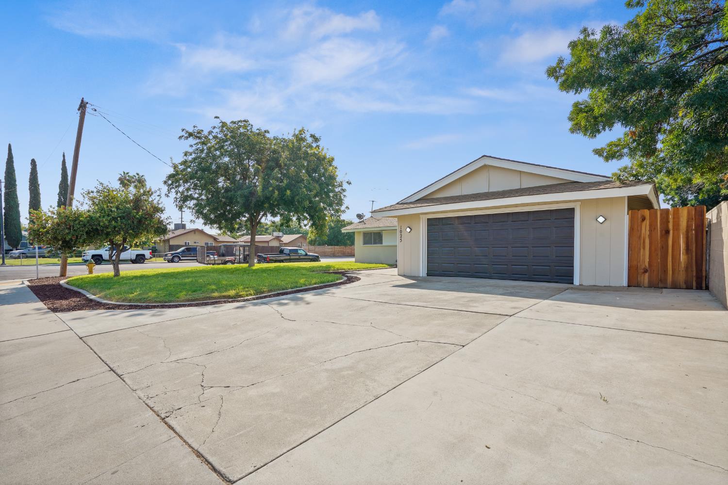 1025 Linda Ln, Lemoore, CA 93245