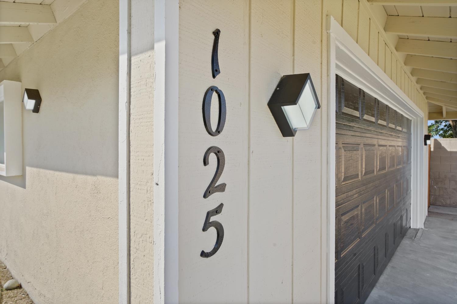 1025 Linda Ln, Lemoore, CA 93245