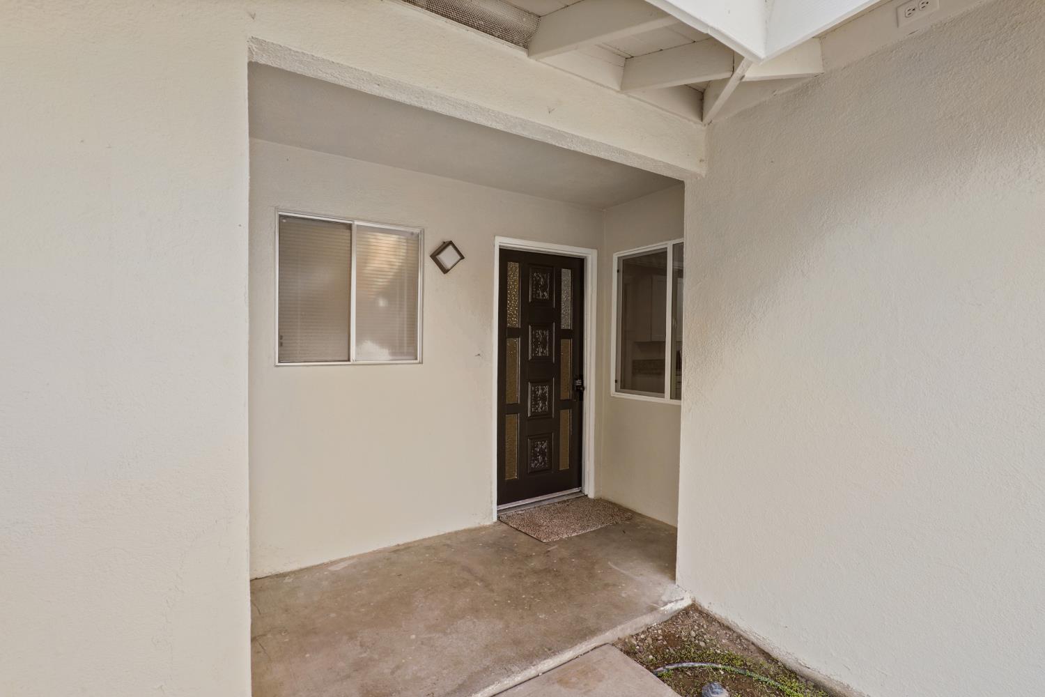 1025 Linda Ln, Lemoore, CA 93245