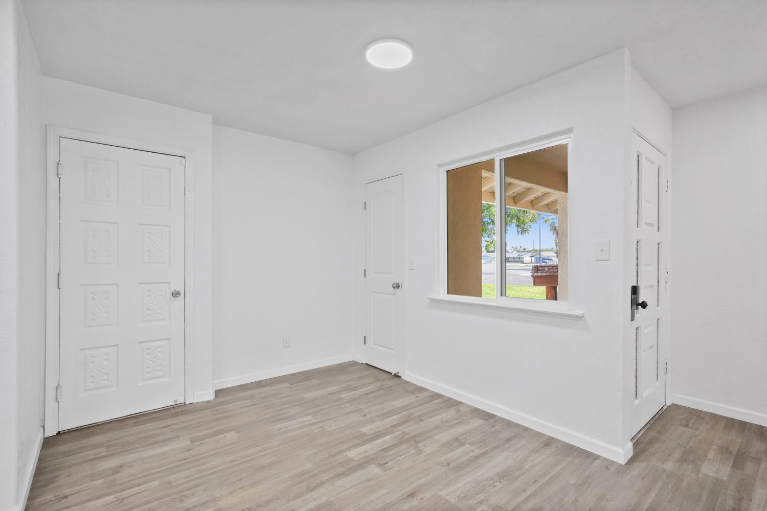 1025 Linda Ln, Lemoore, CA 93245