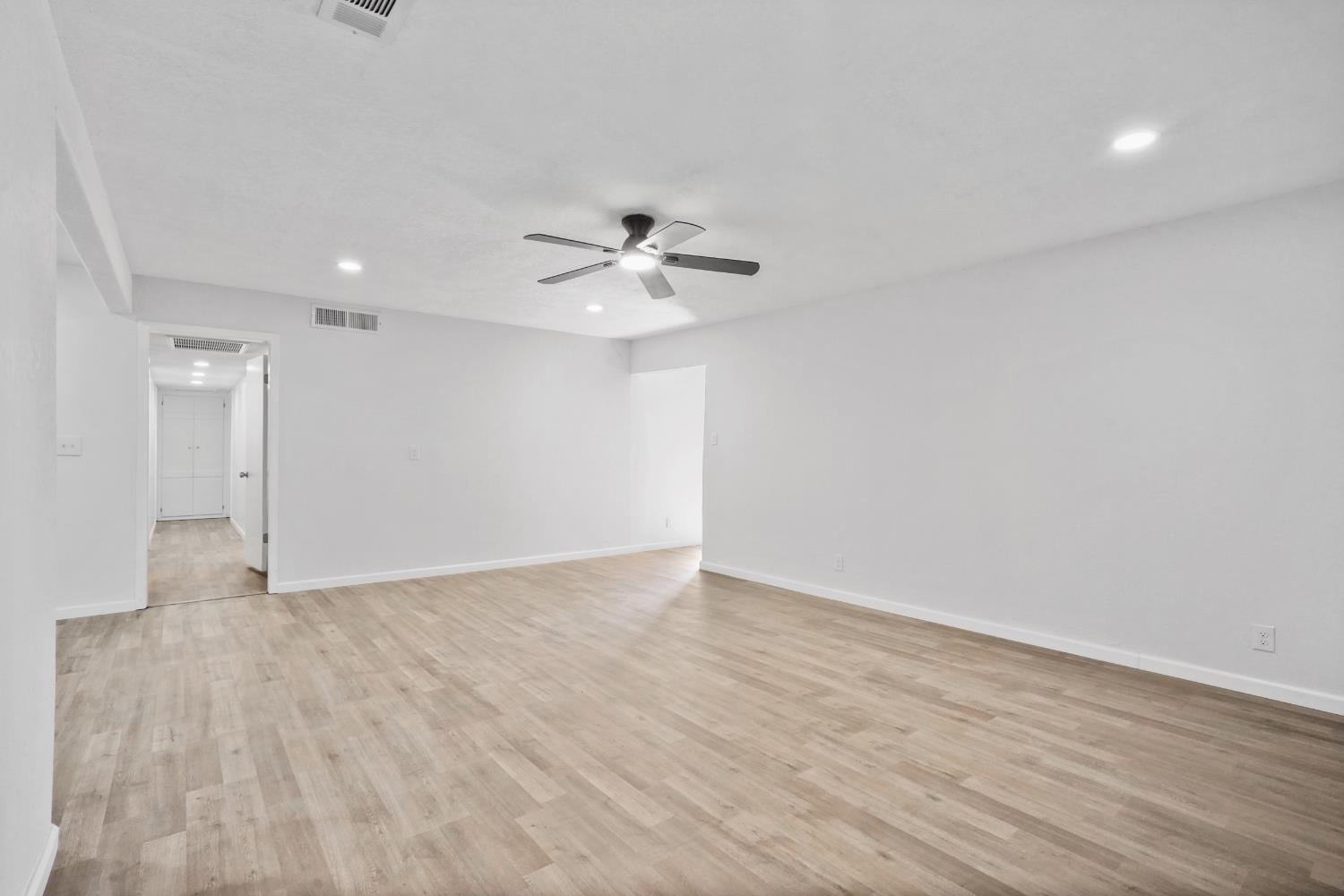 1025 Linda Ln, Lemoore, CA 93245