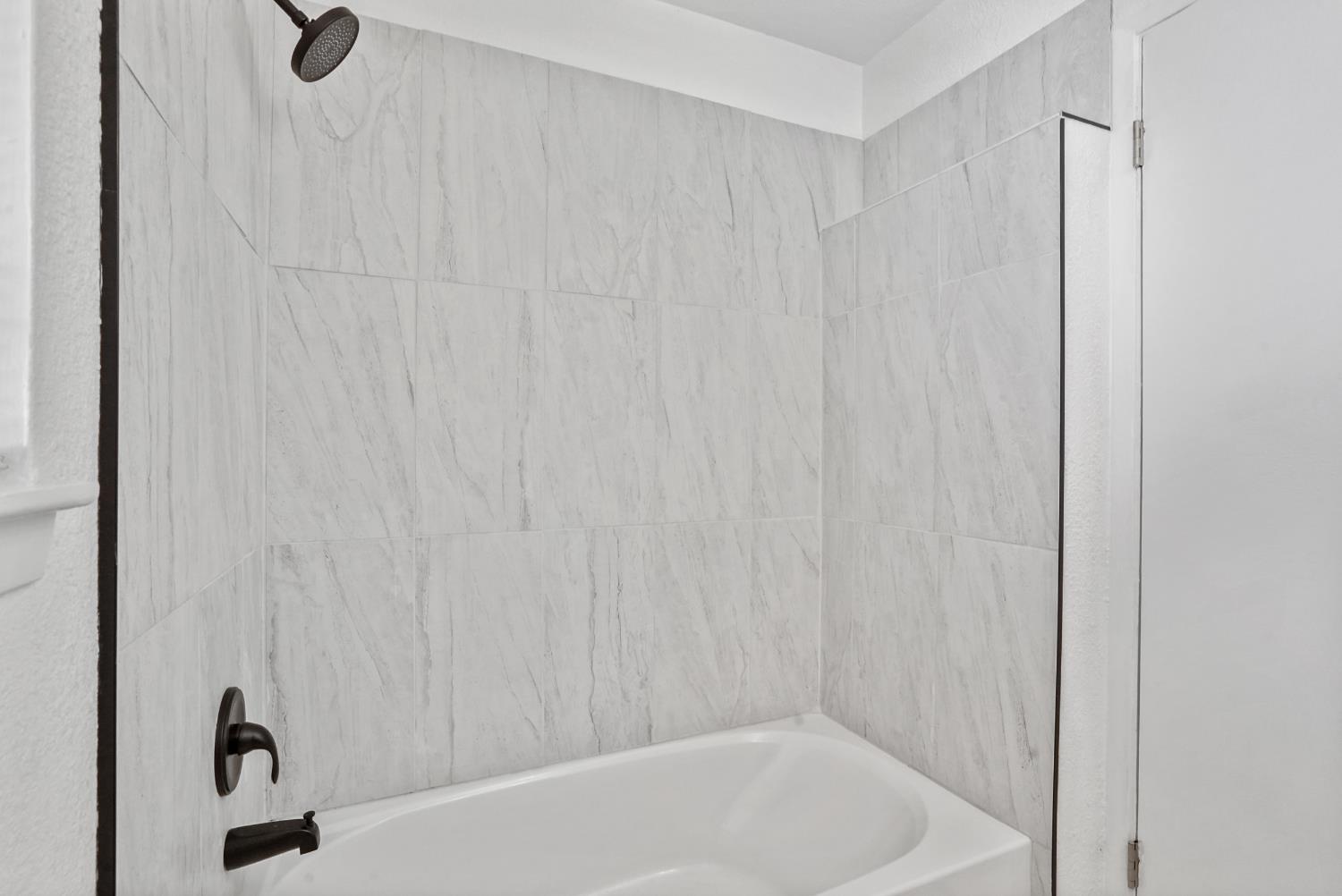 1025 Linda Ln, Lemoore, CA 93245