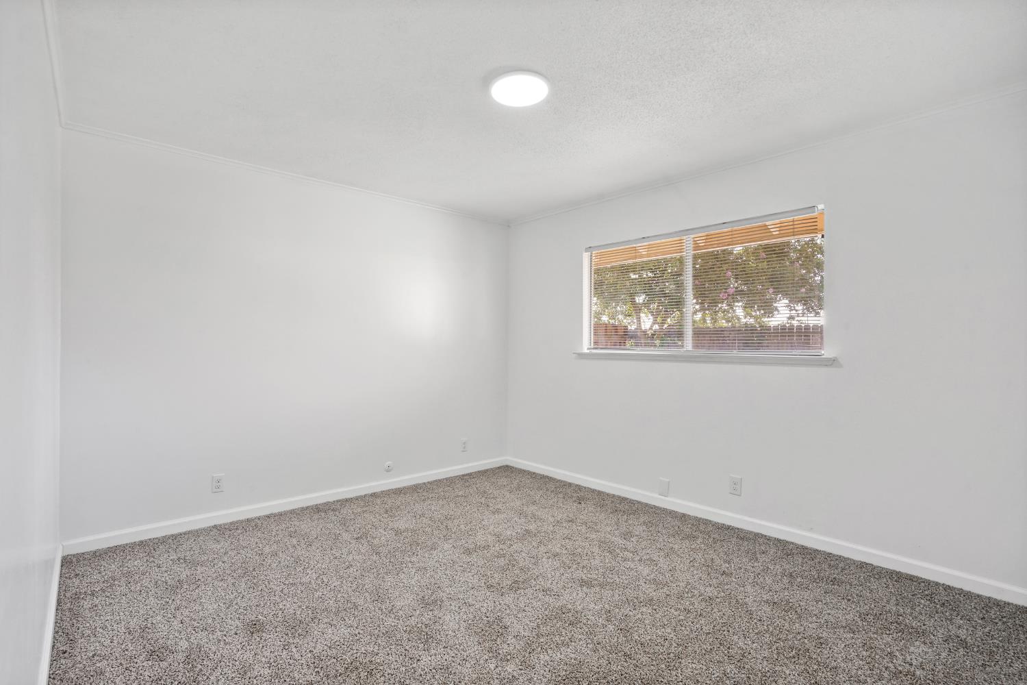 1025 Linda Ln, Lemoore, CA 93245