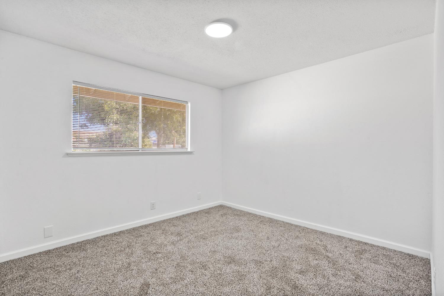 1025 Linda Ln, Lemoore, CA 93245