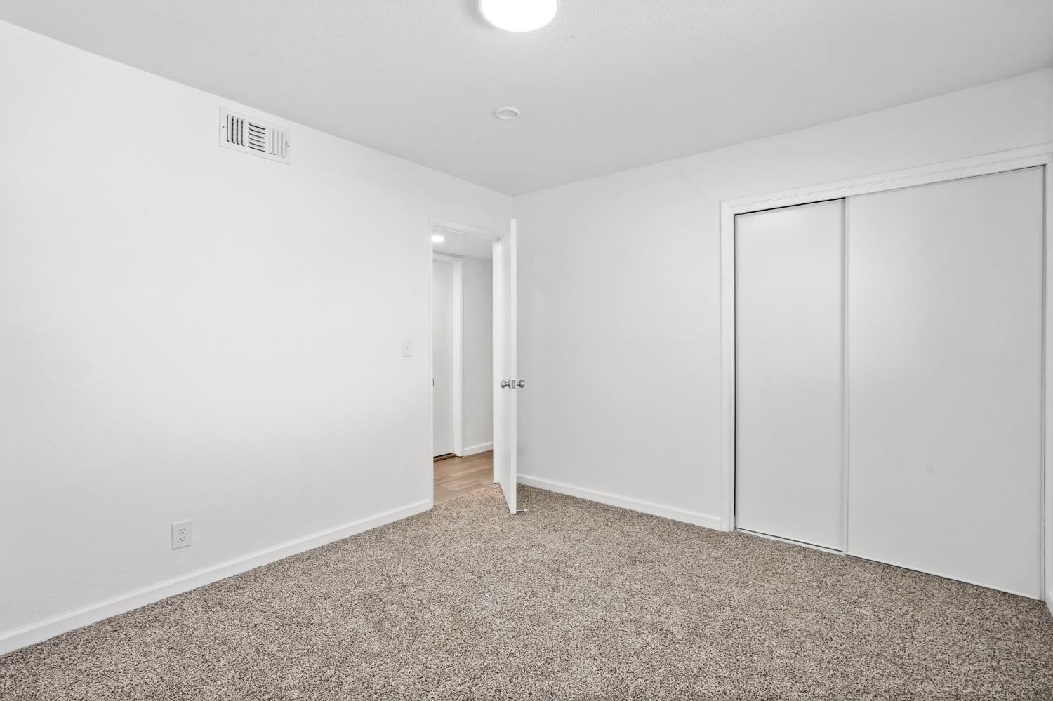 1025 Linda Ln, Lemoore, CA 93245