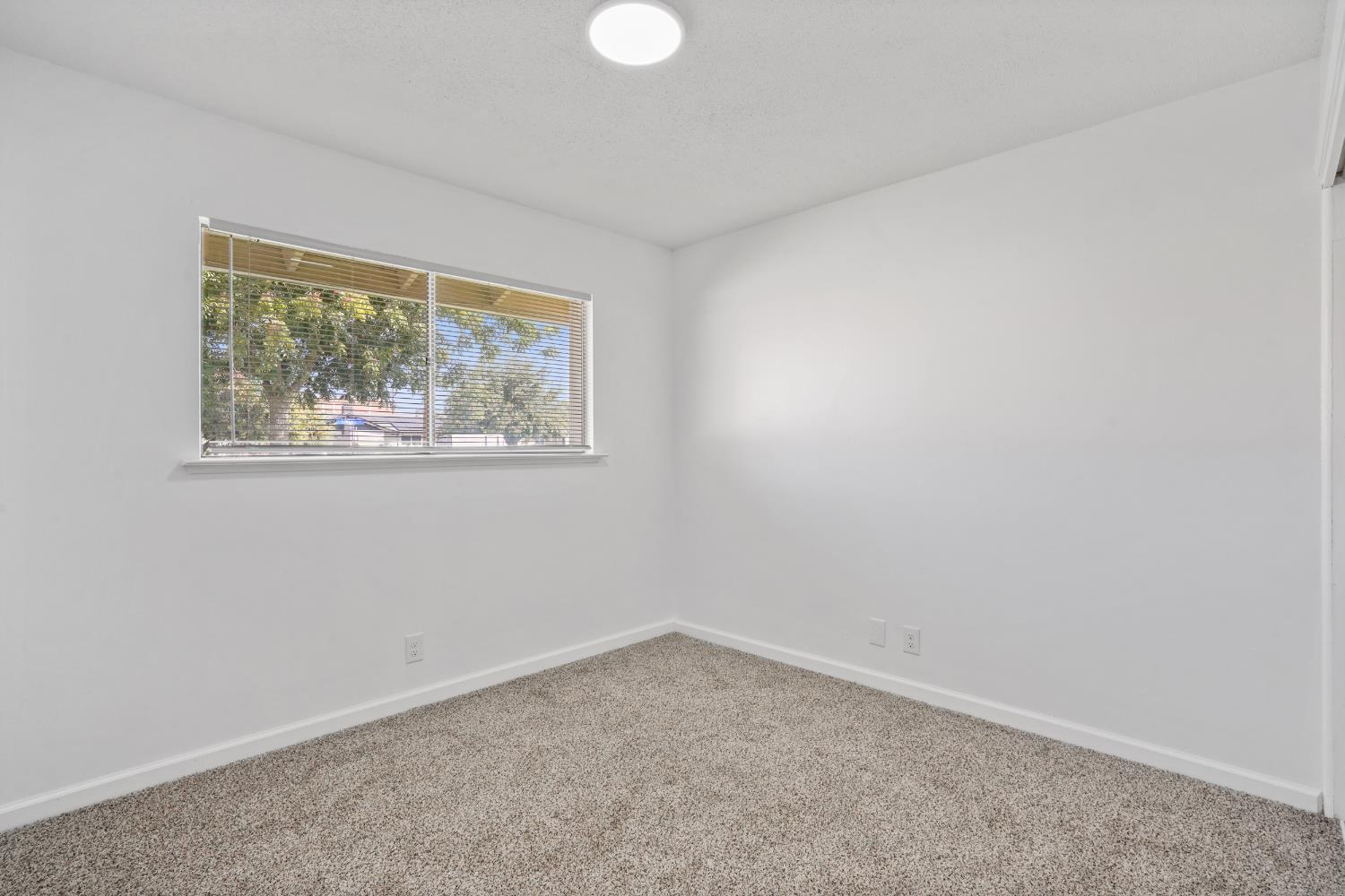 1025 Linda Ln, Lemoore, CA 93245