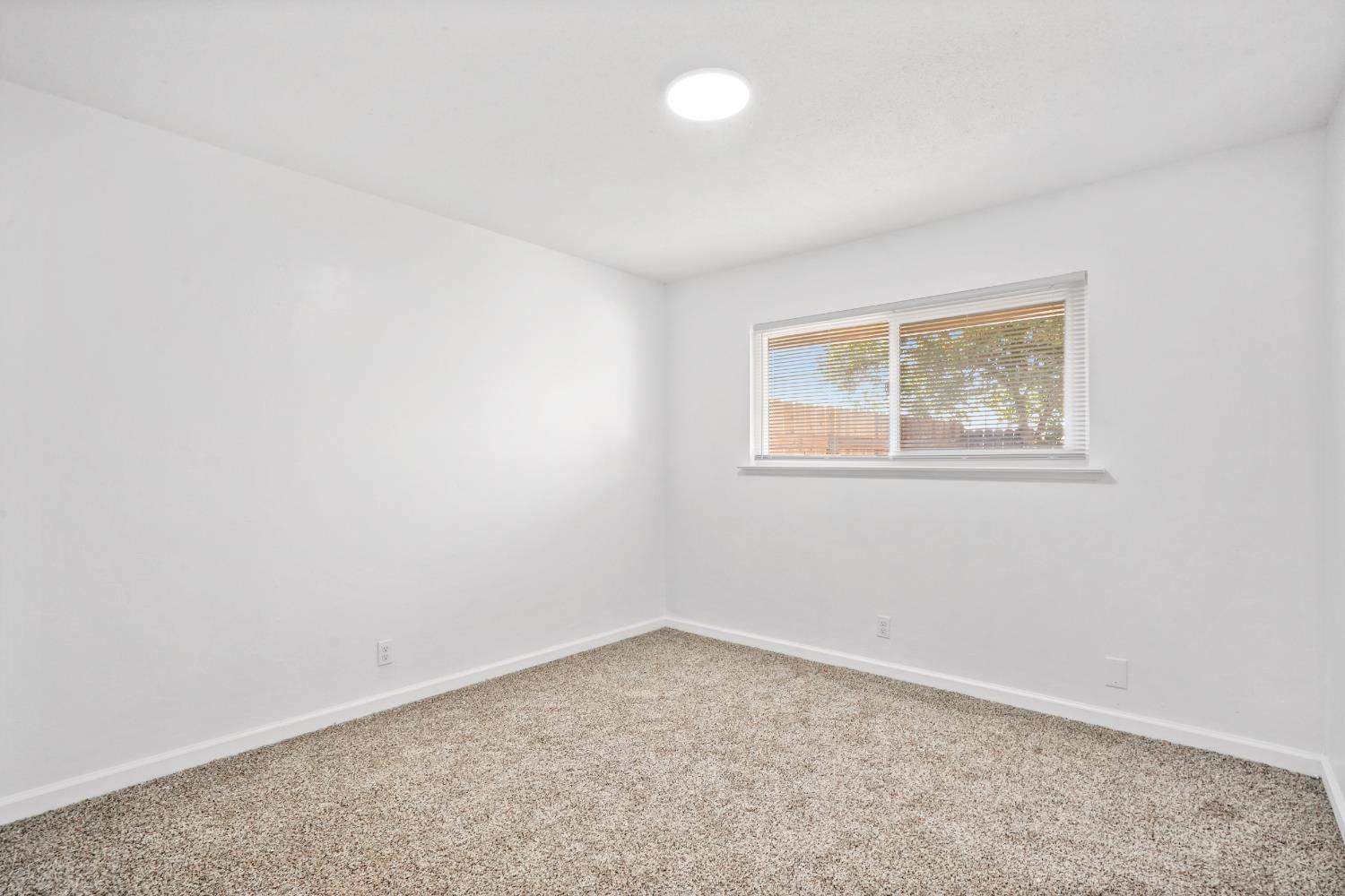 1025 Linda Ln, Lemoore, CA 93245