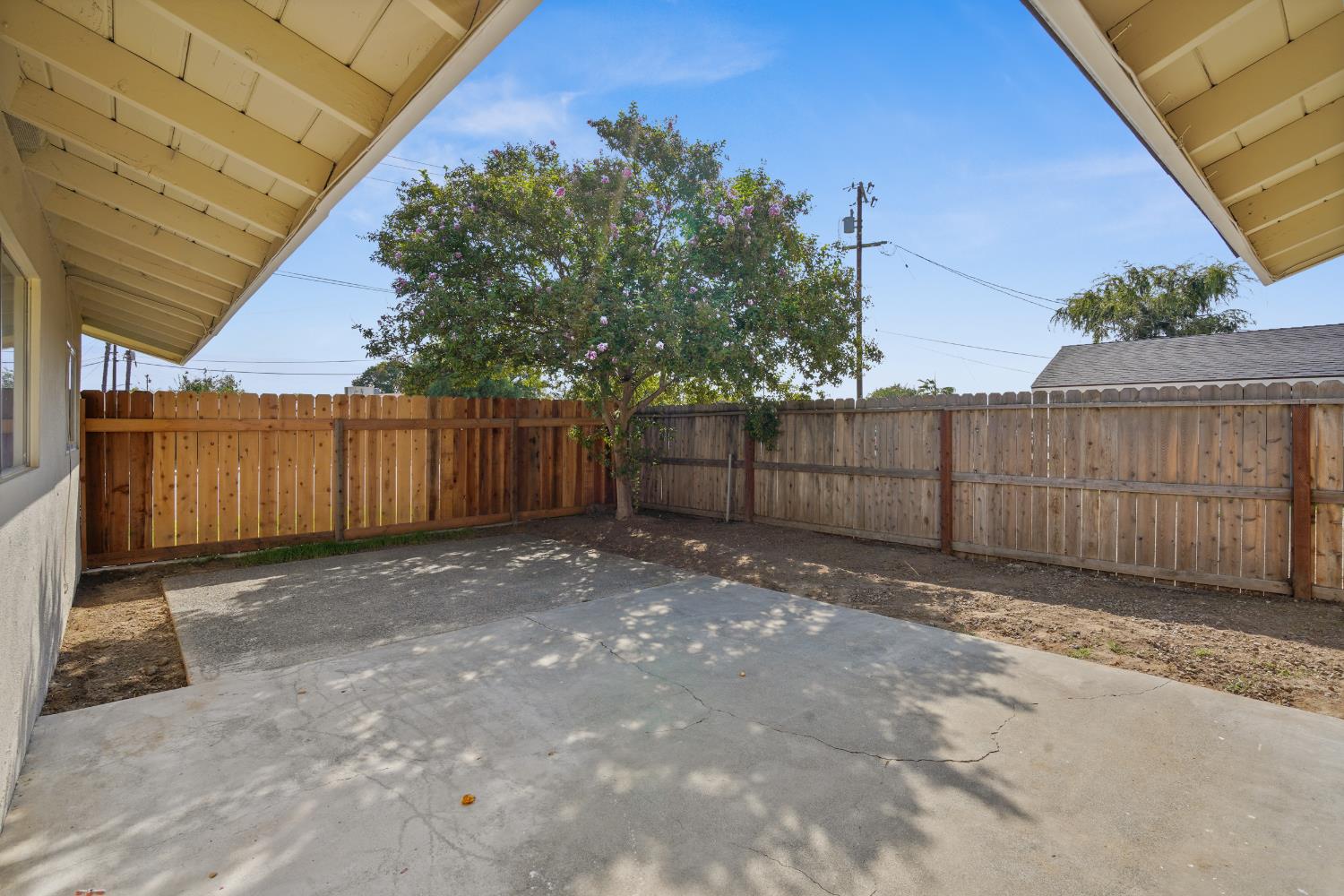 1025 Linda Ln, Lemoore, CA 93245