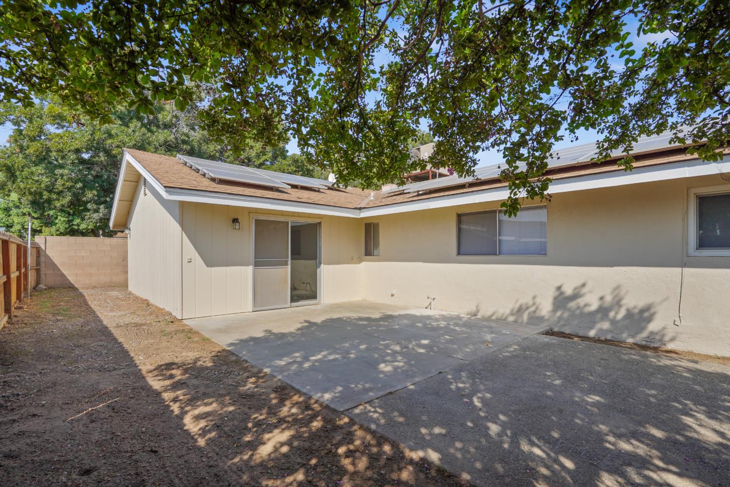 1025 Linda Ln, Lemoore, CA 93245