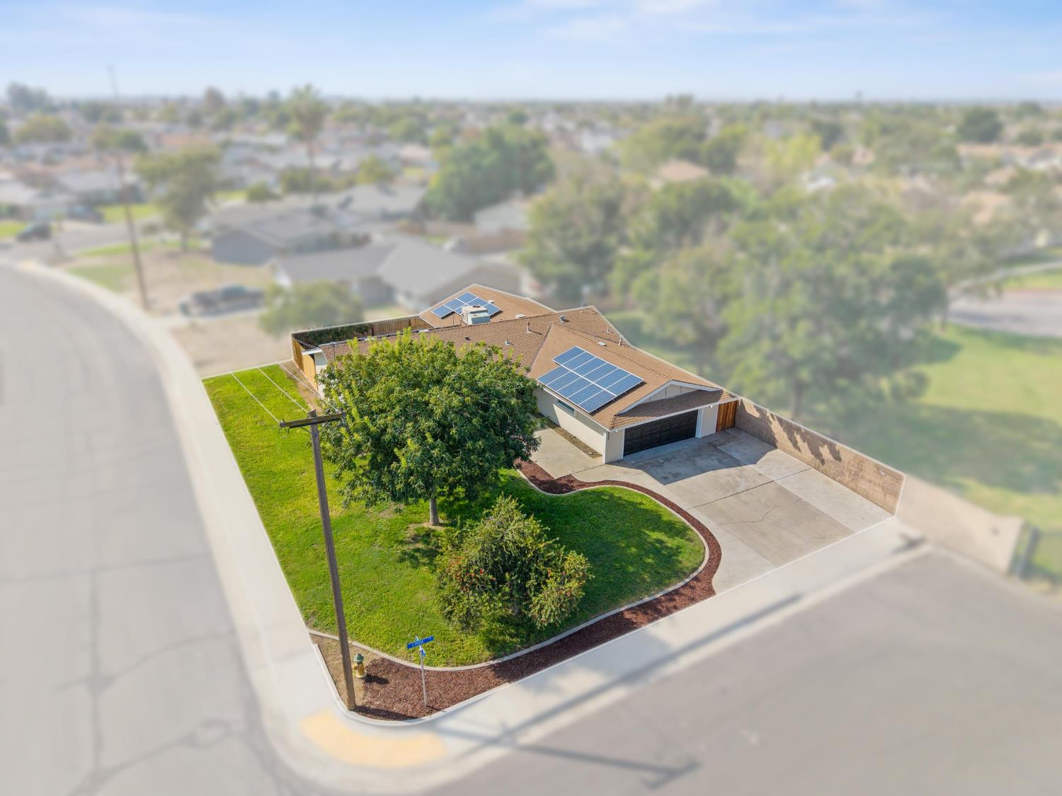 1025 Linda Ln, Lemoore, CA 93245