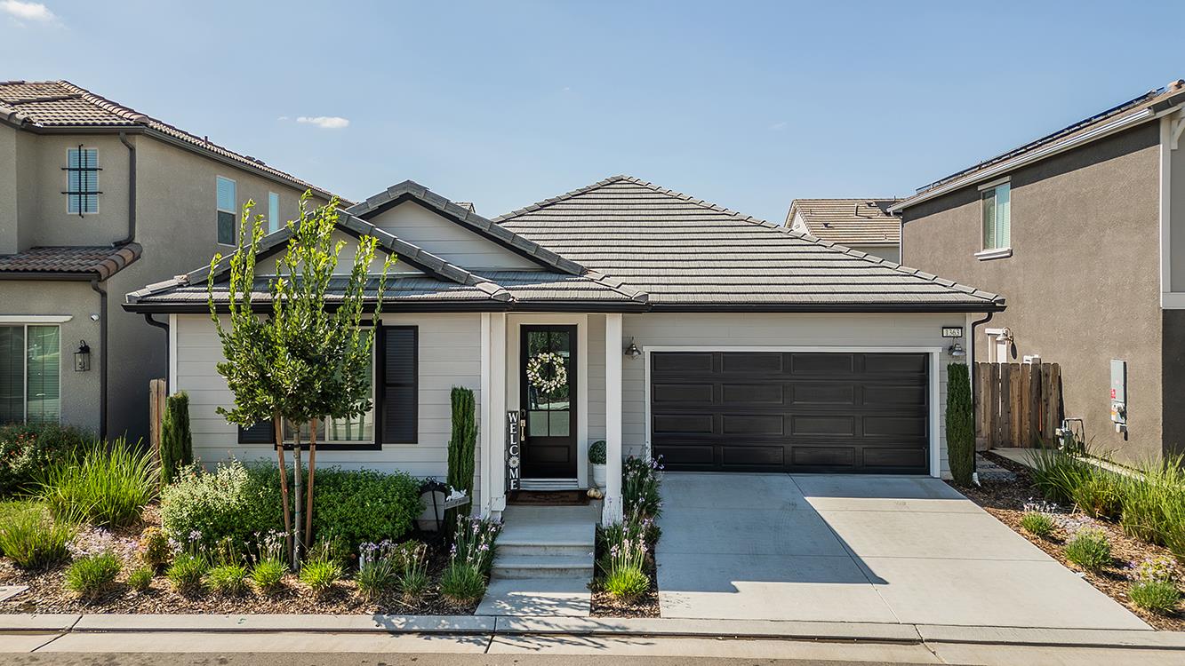 1363 E Via Prato Dr, Fresno, CA 93730