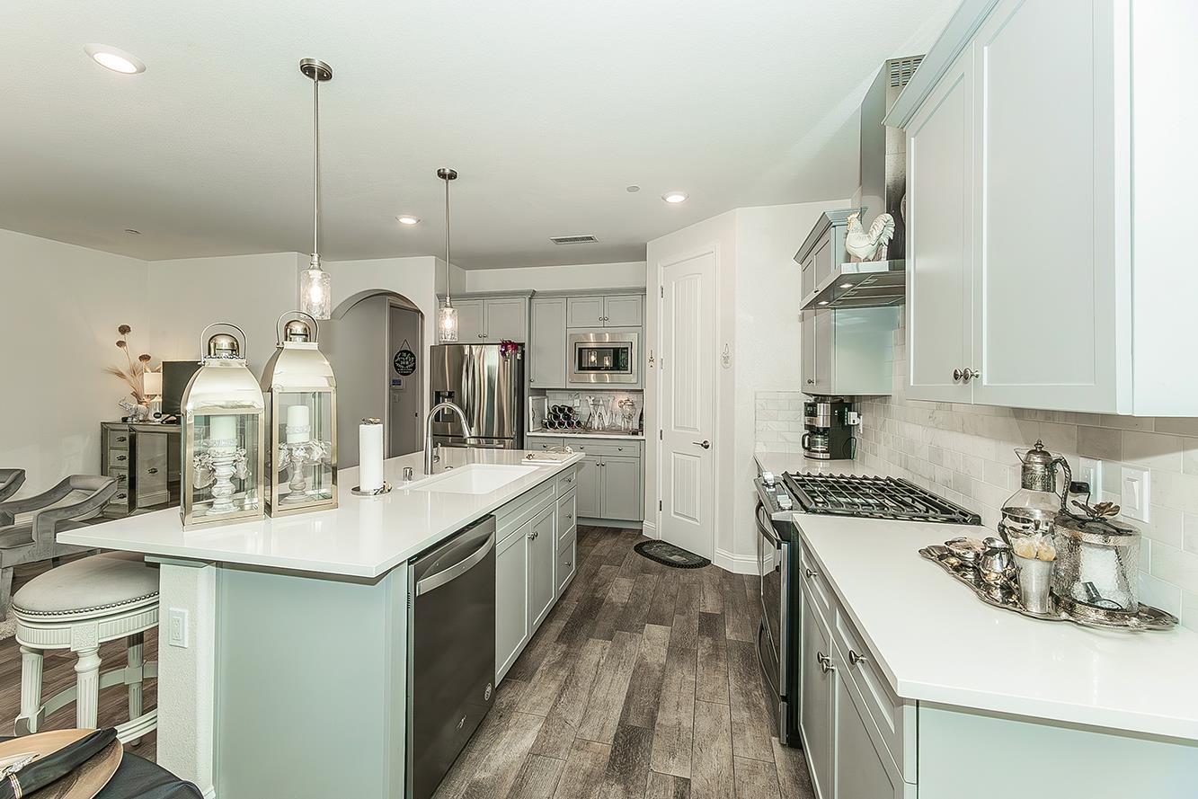 1363 E Via Prato Dr, Fresno, CA 93730