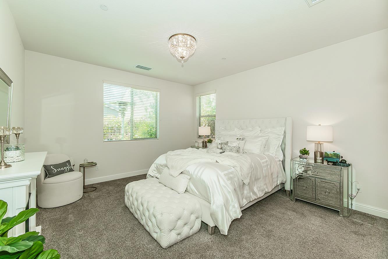 1363 E Via Prato Dr, Fresno, CA 93730