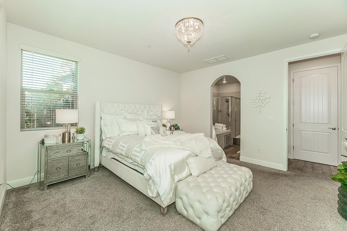 1363 E Via Prato Dr, Fresno, CA 93730