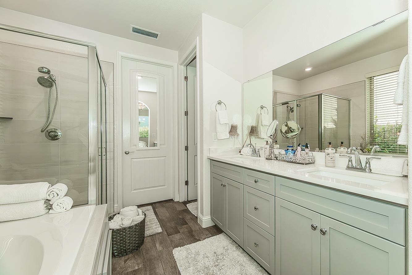 1363 E Via Prato Dr, Fresno, CA 93730