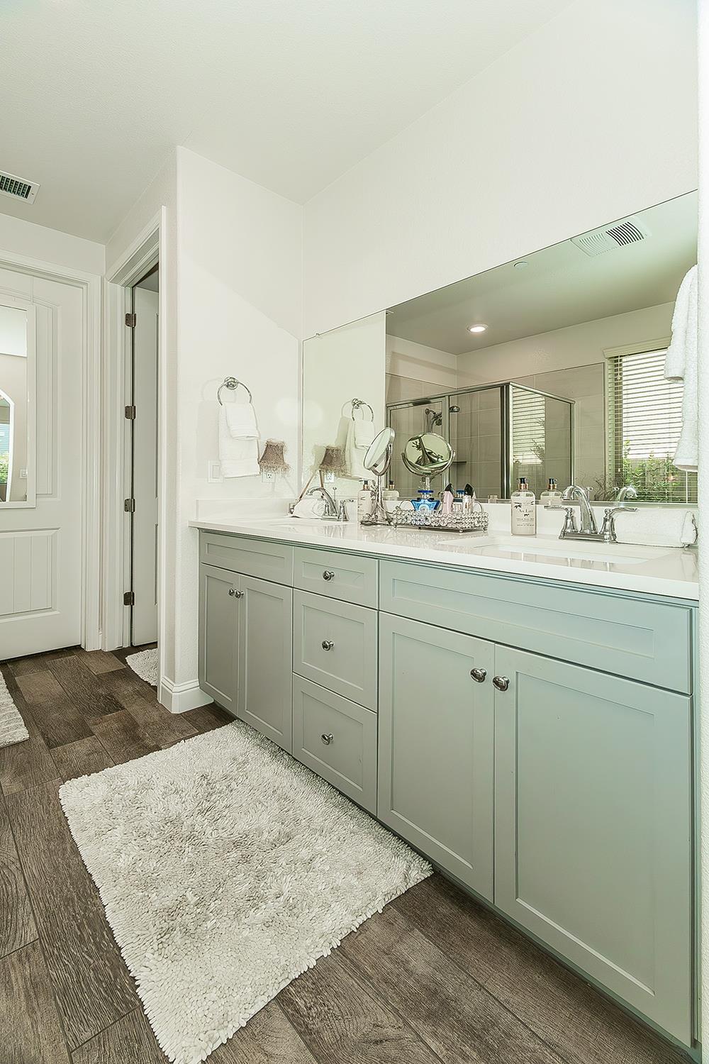 1363 E Via Prato Dr, Fresno, CA 93730