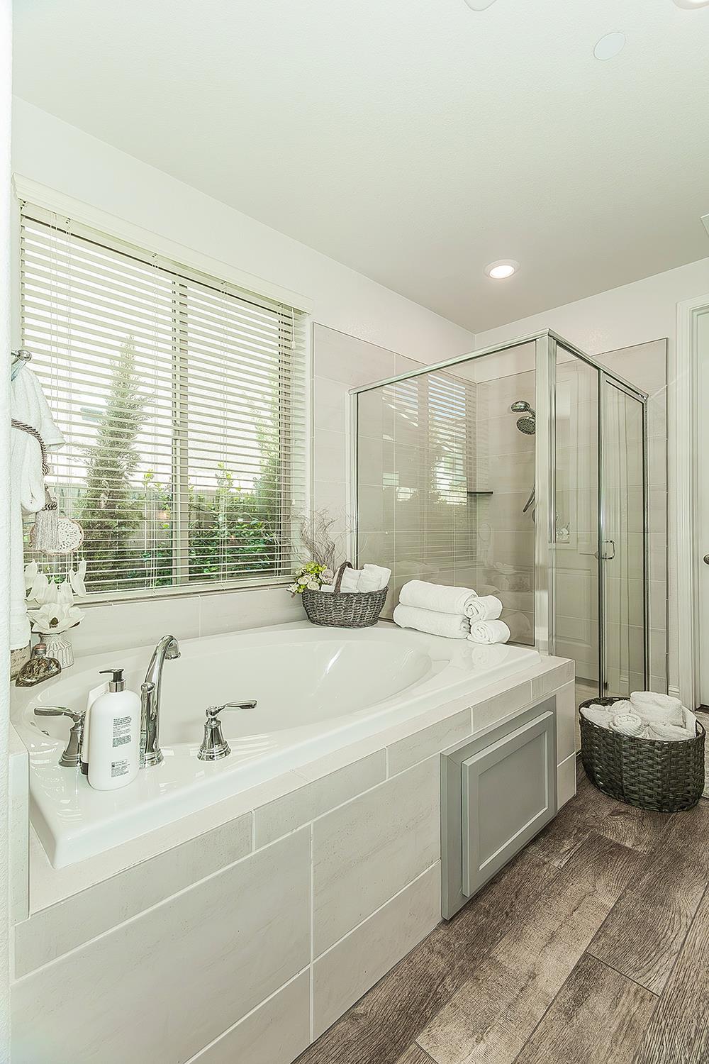 1363 E Via Prato Dr, Fresno, CA 93730