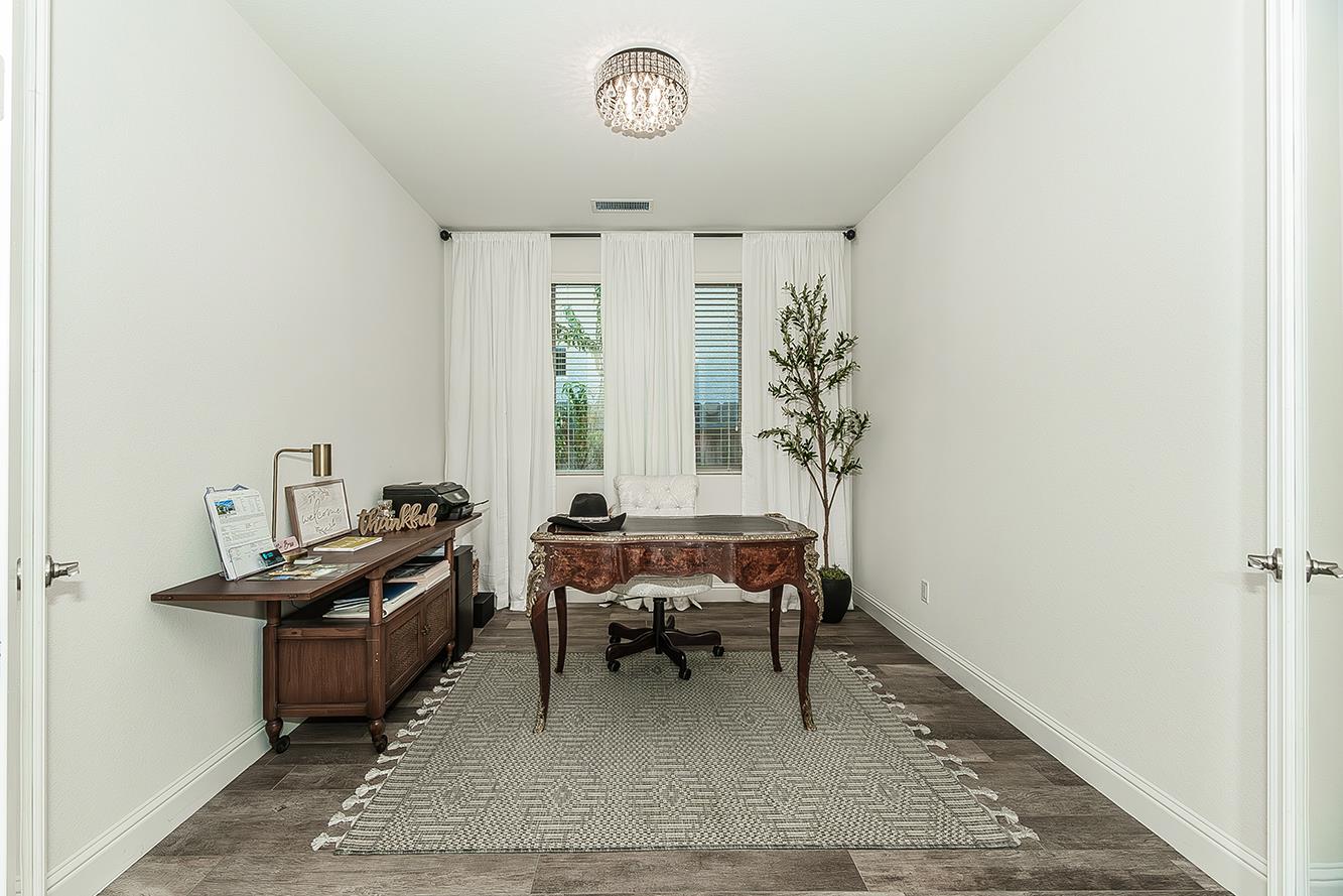 1363 E Via Prato Dr, Fresno, CA 93730