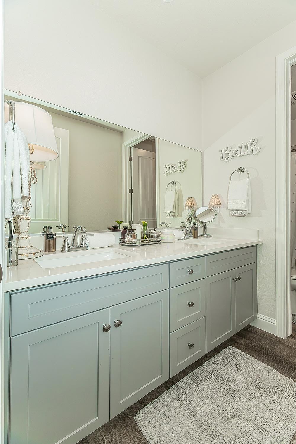 1363 E Via Prato Dr, Fresno, CA 93730