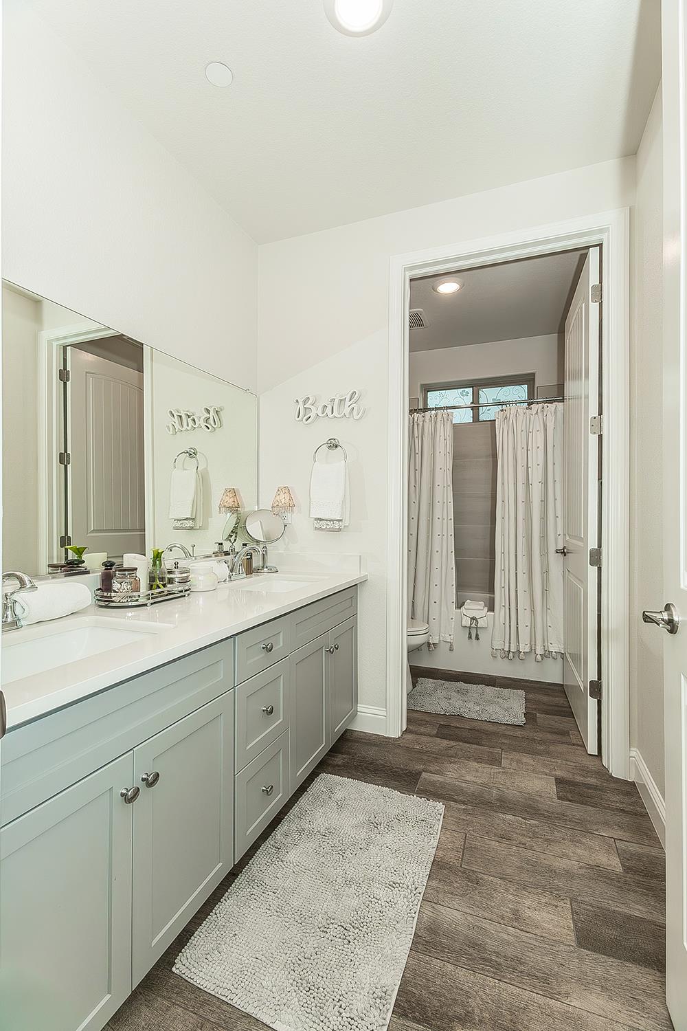 1363 E Via Prato Dr, Fresno, CA 93730