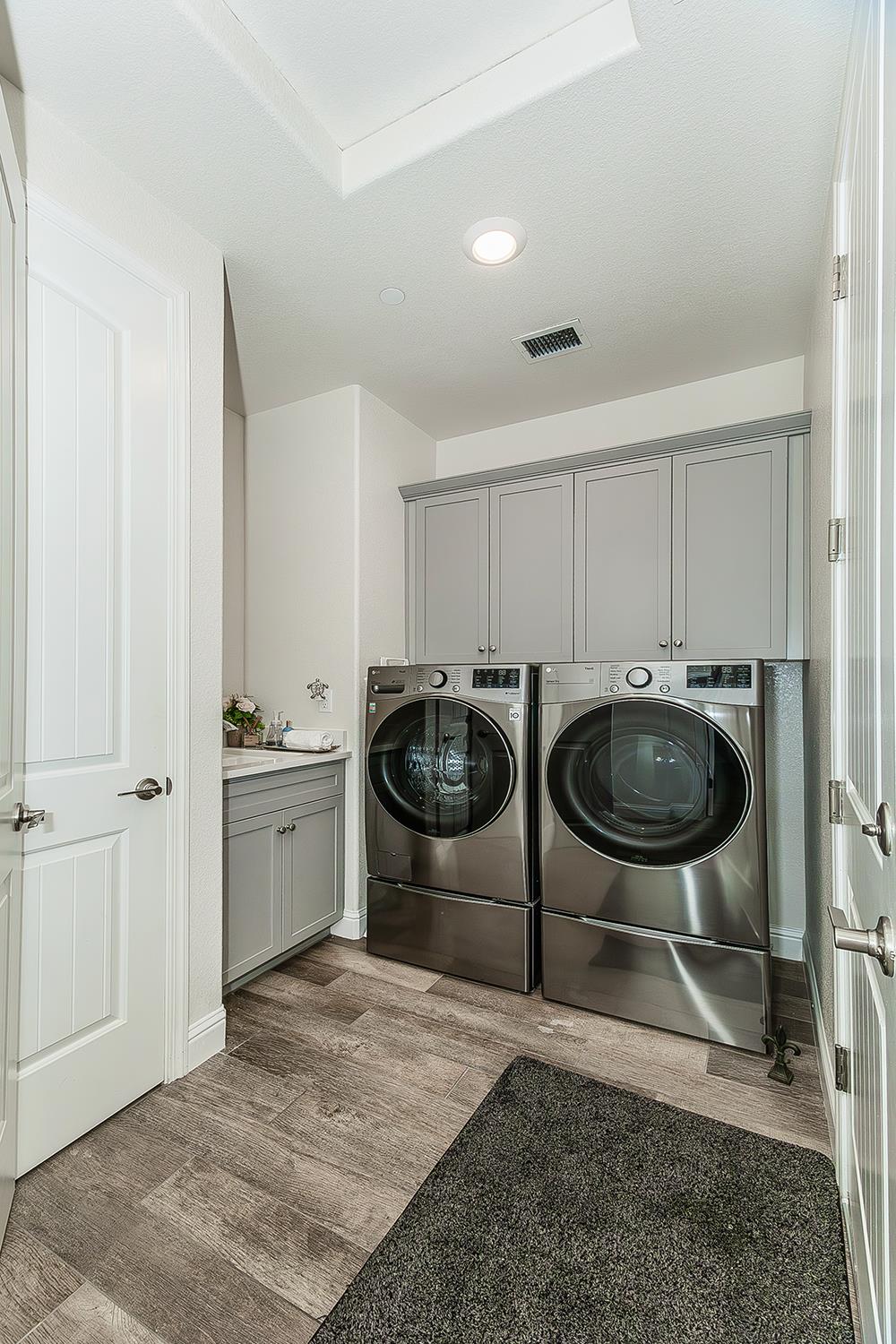 1363 E Via Prato Dr, Fresno, CA 93730