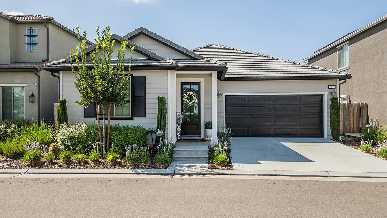 1363 E Via Prato Dr, Fresno, CA 93730
