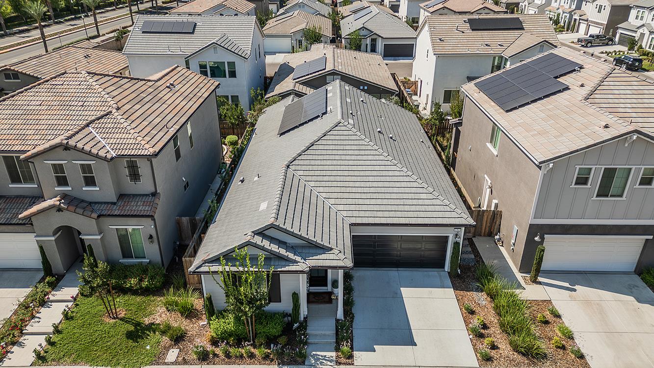 1363 E Via Prato Dr, Fresno, CA 93730
