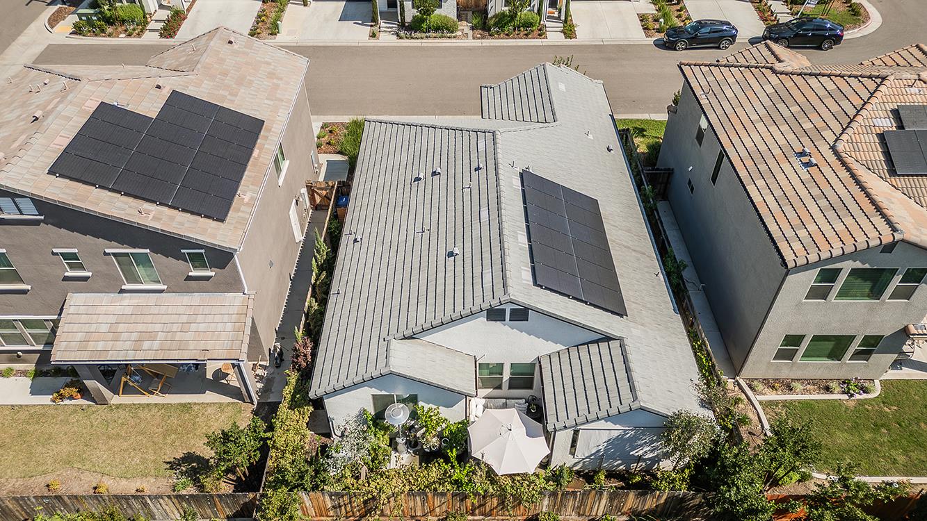 1363 E Via Prato Dr, Fresno, CA 93730