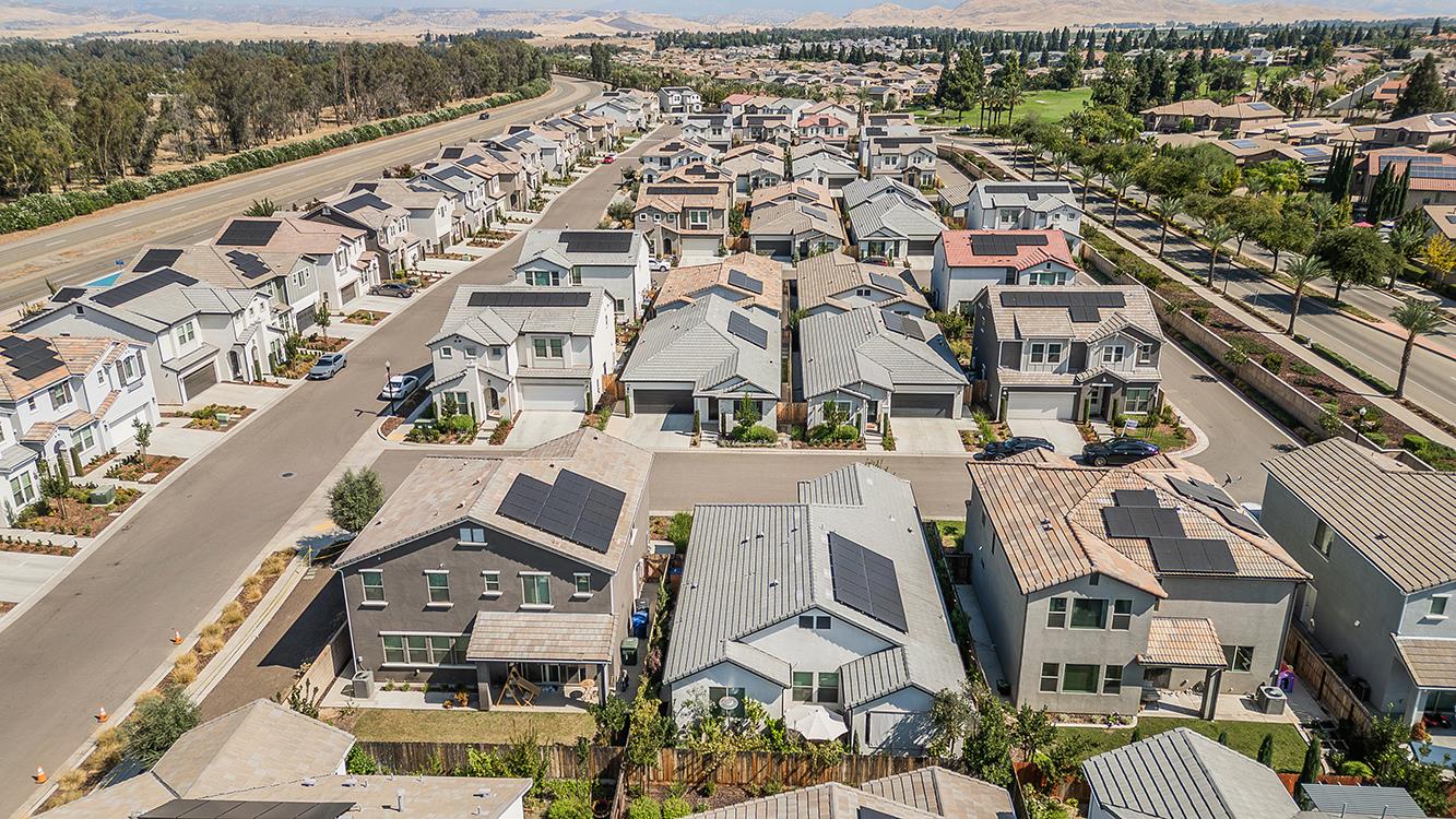 1363 E Via Prato Dr, Fresno, CA 93730