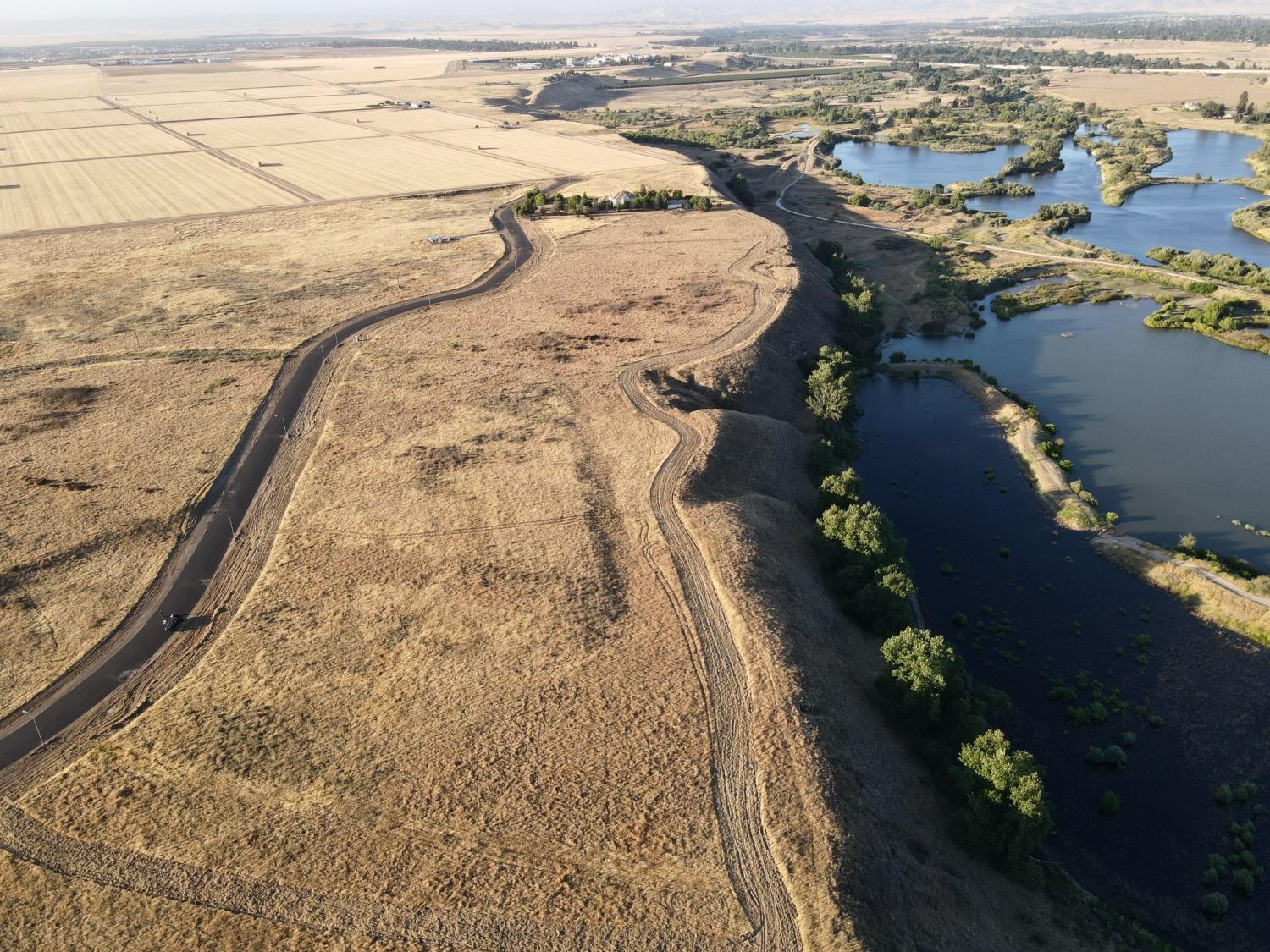 1 River Estate Dr, Madera, CA 93636