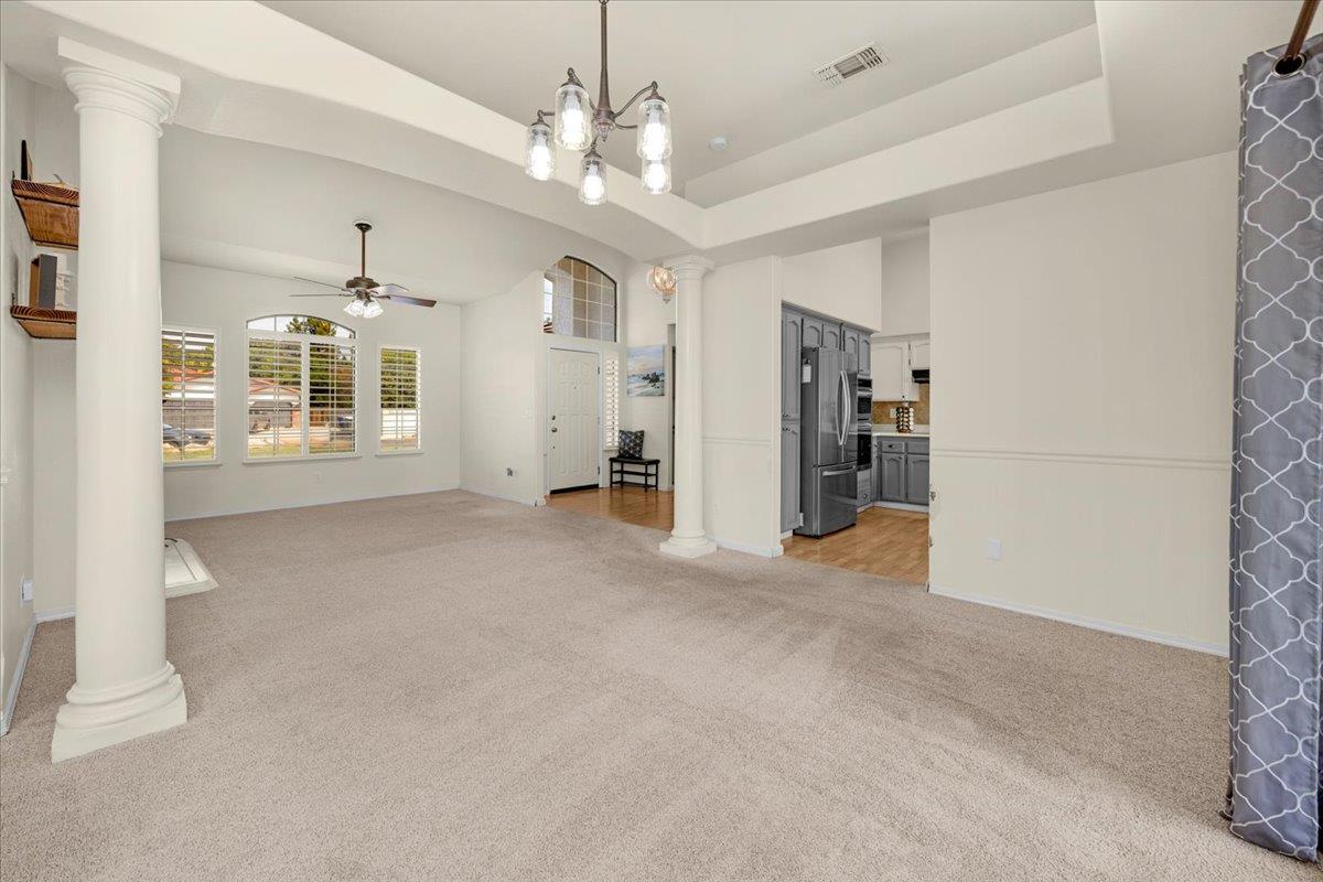 2562 Mesa Ave, Clovis, CA 93611