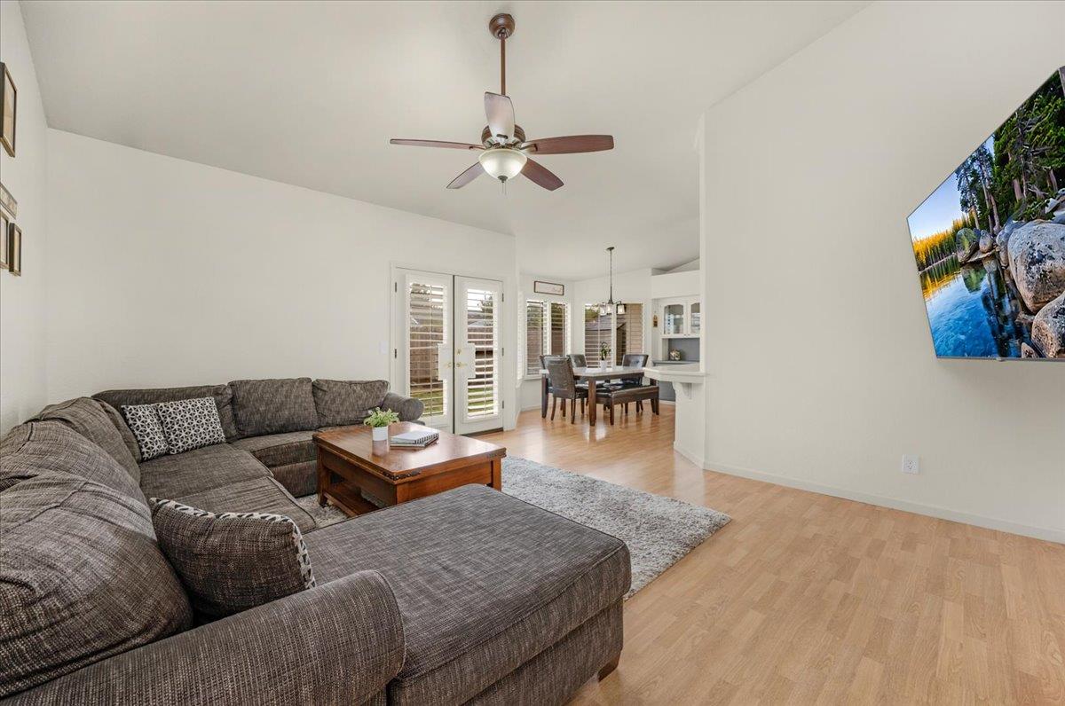 2562 Mesa Ave, Clovis, CA 93611