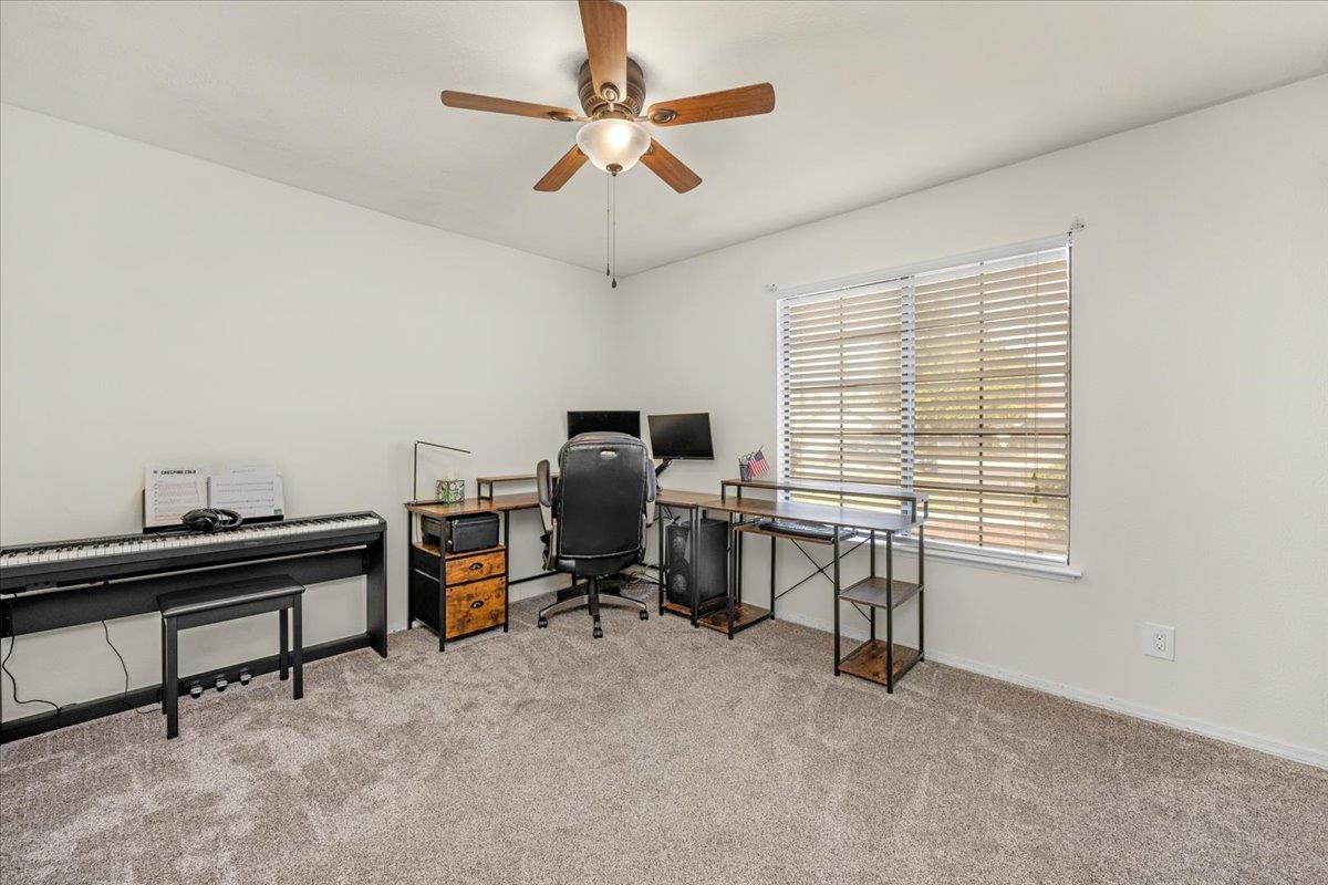 2562 Mesa Ave, Clovis, CA 93611