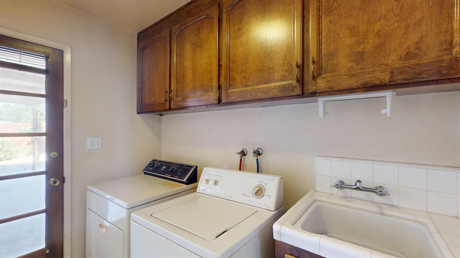 188 Lyon, Sanger, CA 93657