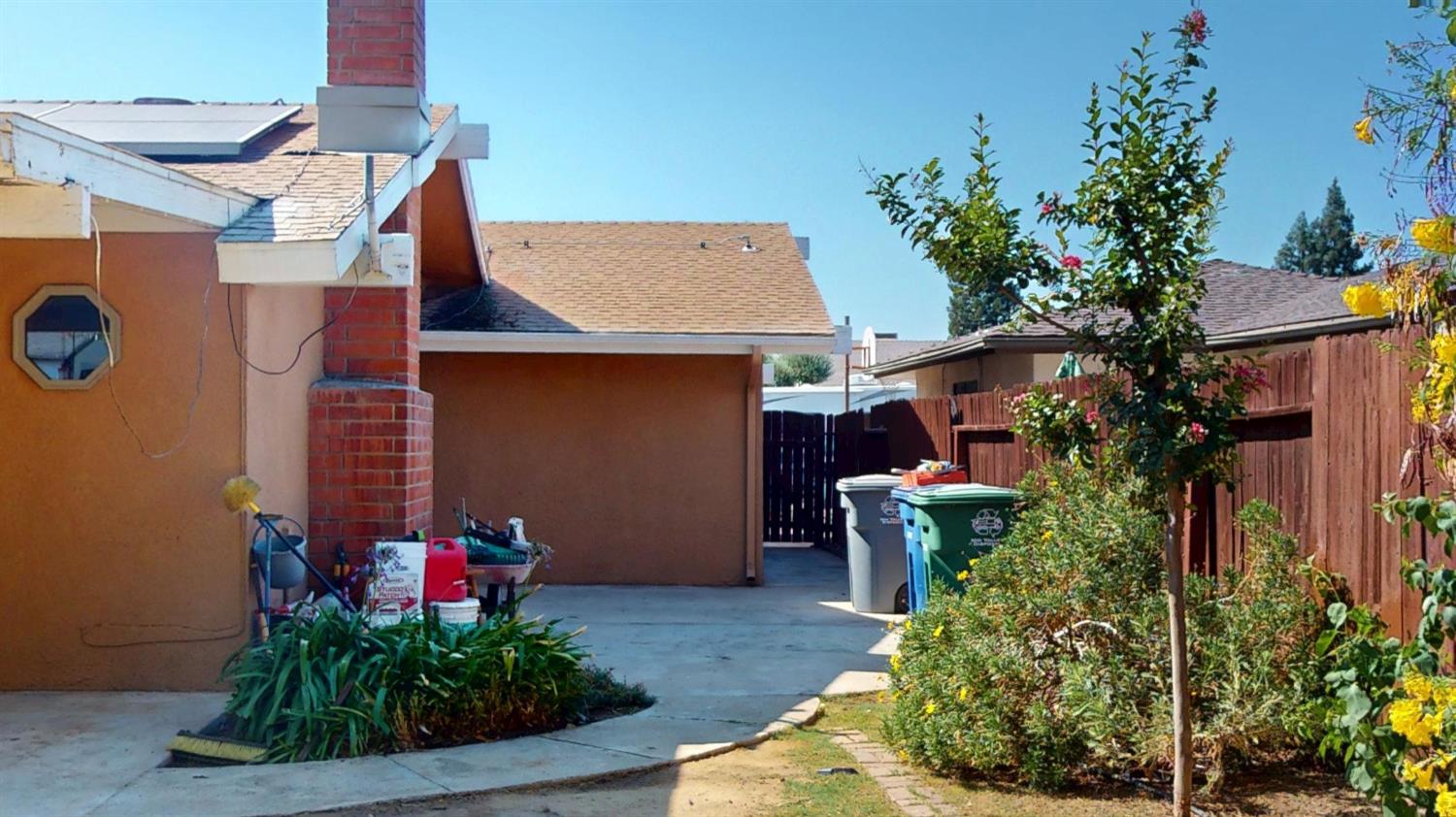 188 Lyon, Sanger, CA 93657