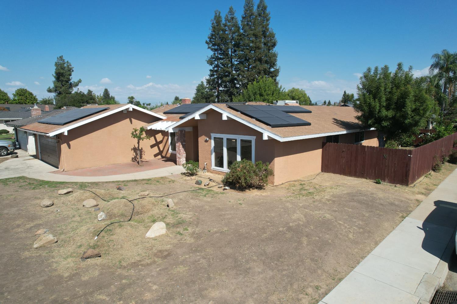 188 Lyon, Sanger, CA 93657