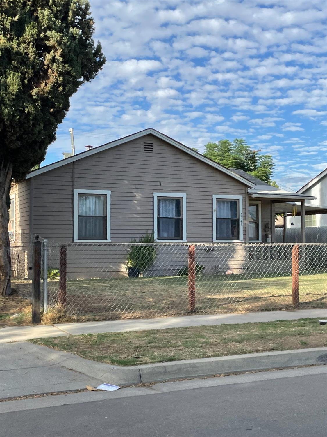 3645 E Hamilton Ave, Fresno, CA 93702