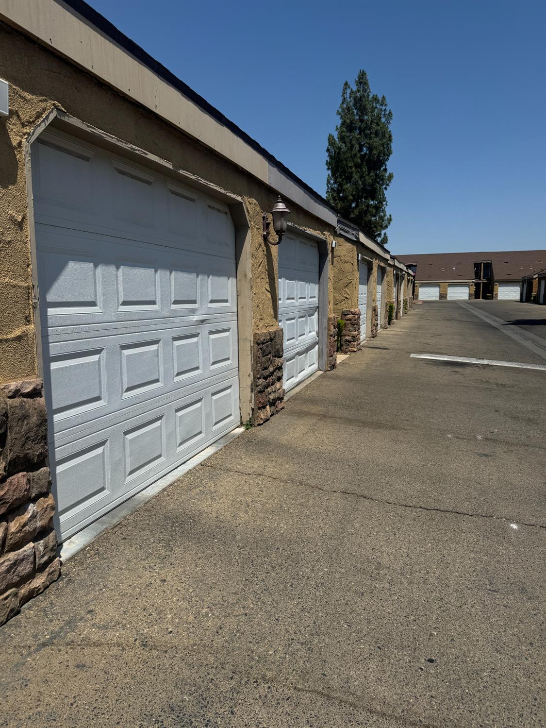 7166 N Fruit Ave #160, Fresno, CA 93711