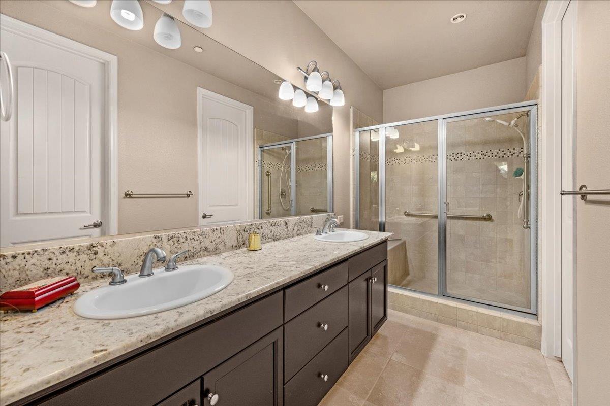 5649 N Romeo Ln, Fresno, CA 93711