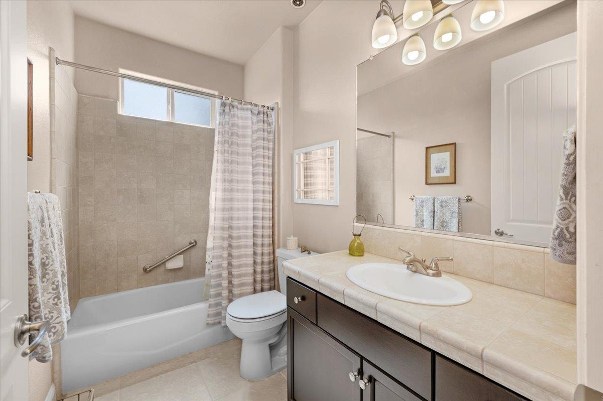 5649 N Romeo Ln, Fresno, CA 93711