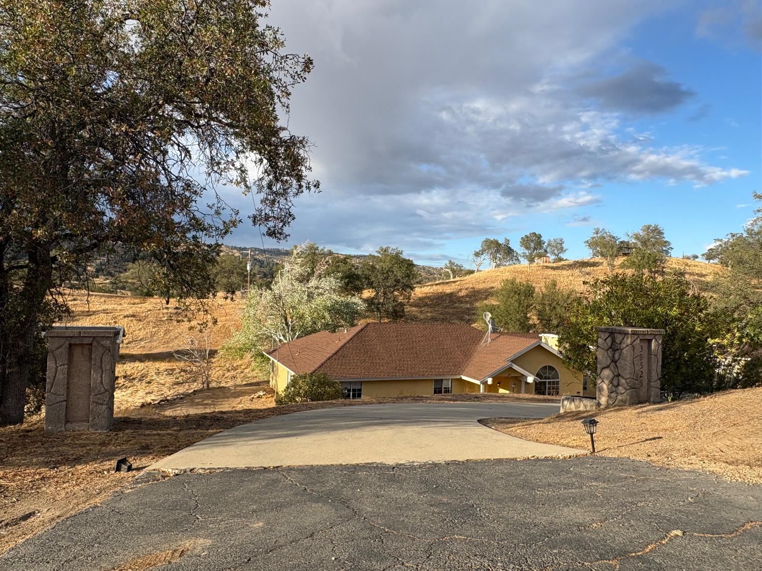 39525 S Lilley Way, Coarsegold, CA 93614