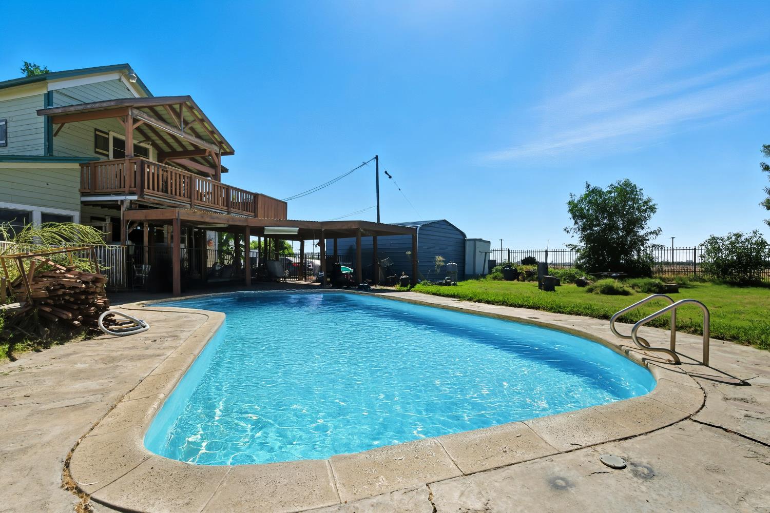 8896 13th Ave, Hanford, CA 93230