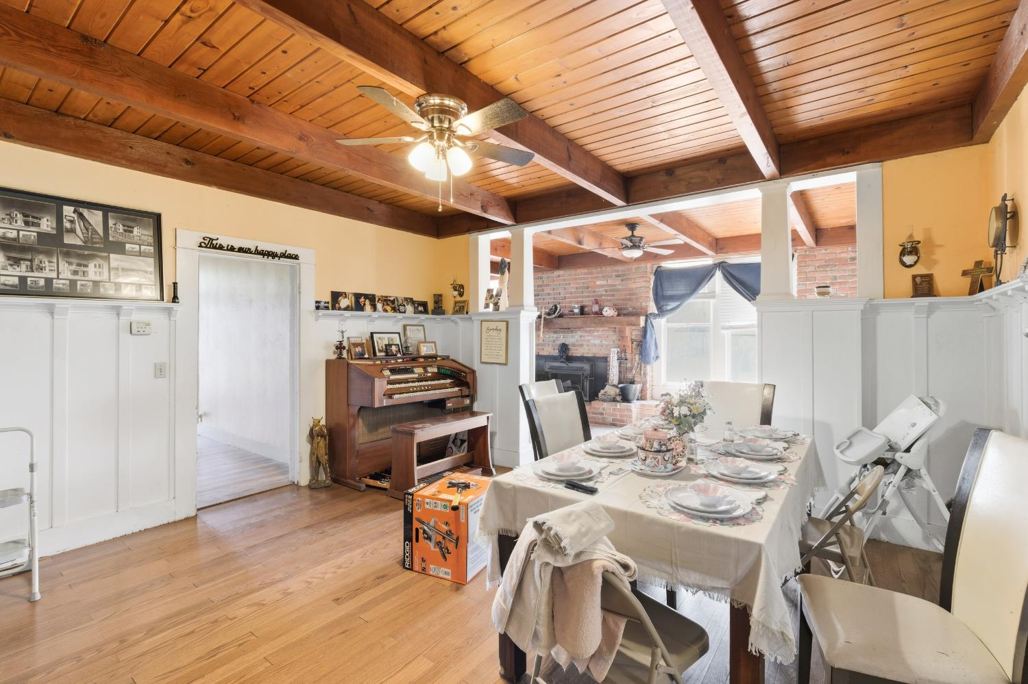 8896 13th Ave, Hanford, CA 93230