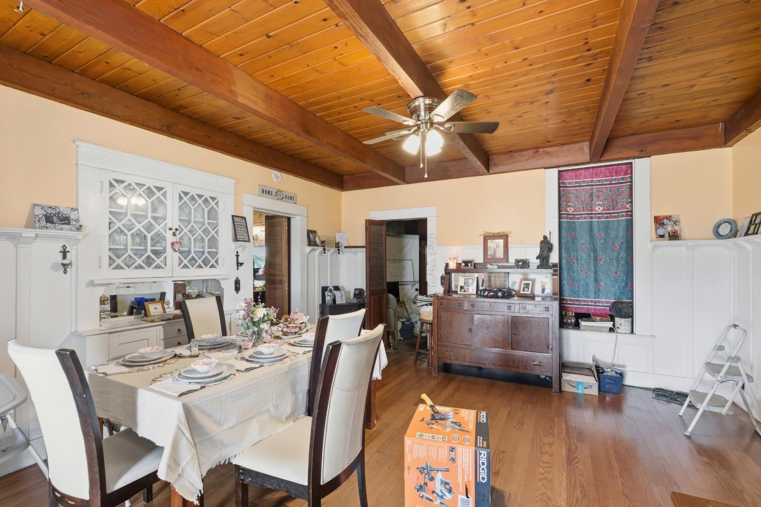 8896 13th Ave, Hanford, CA 93230