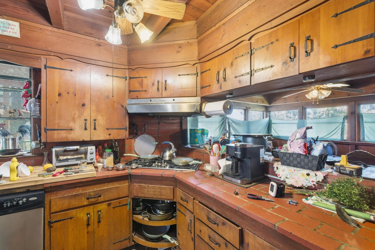 8896 13th Ave, Hanford, CA 93230