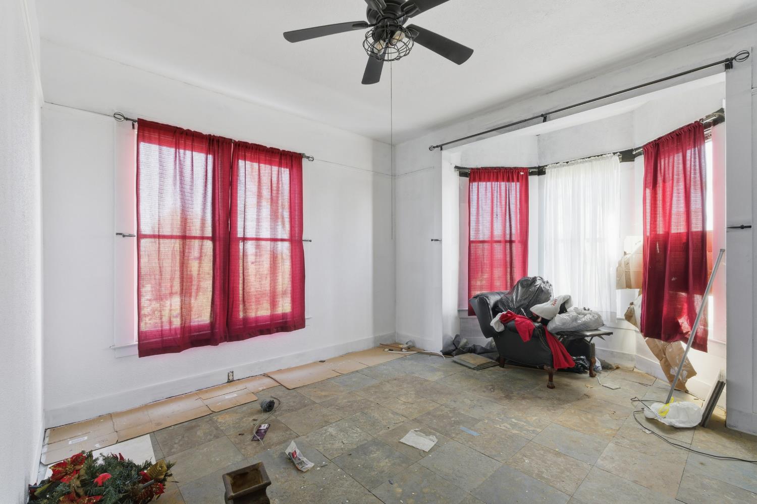 8896 13th Ave, Hanford, CA 93230