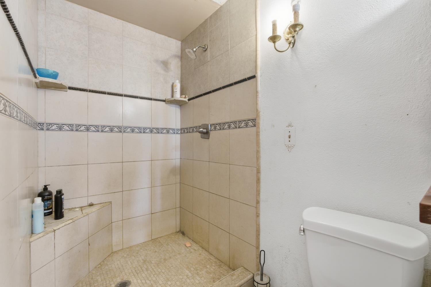 8896 13th Ave, Hanford, CA 93230