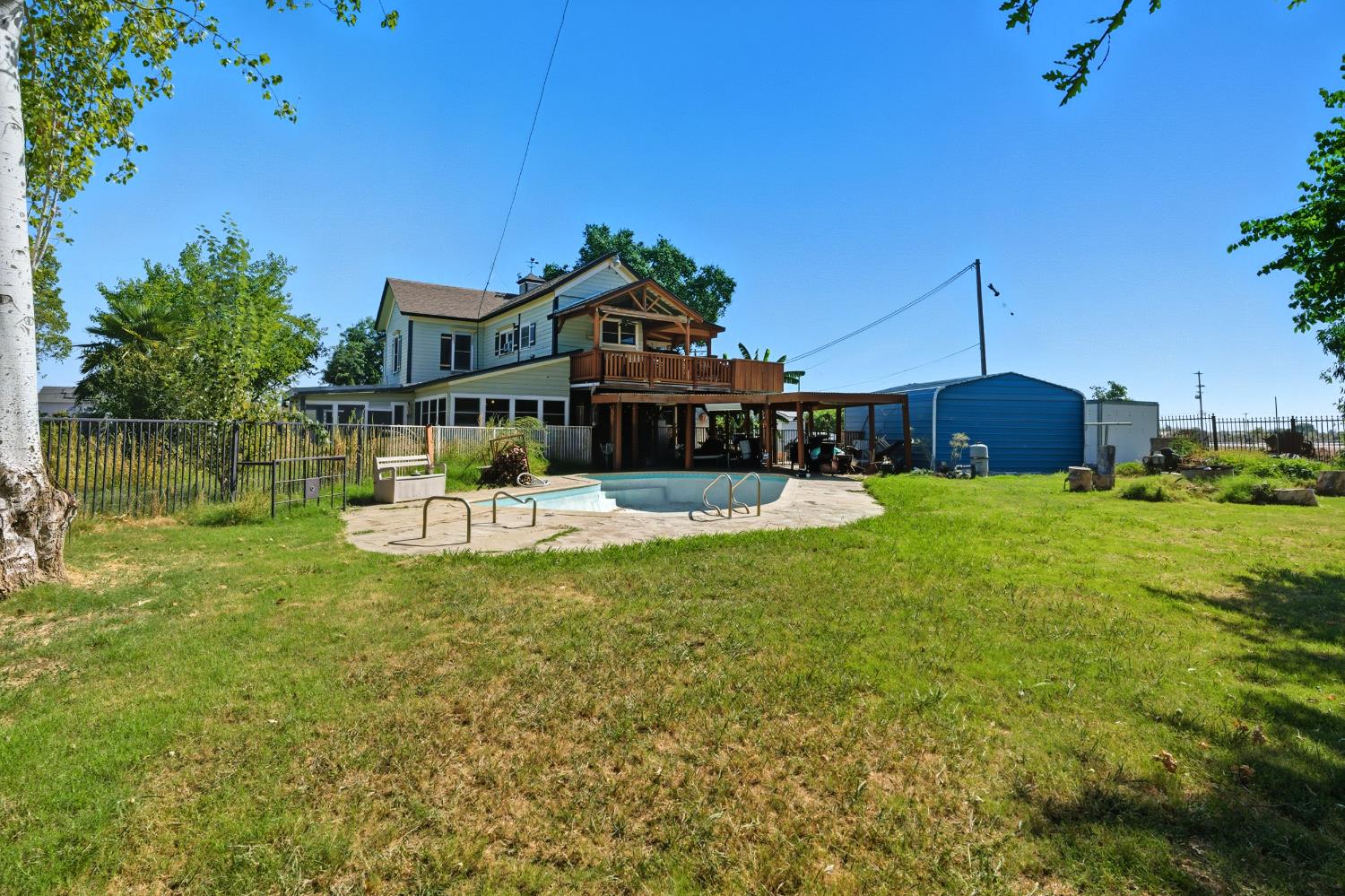 8896 13th Ave, Hanford, CA 93230